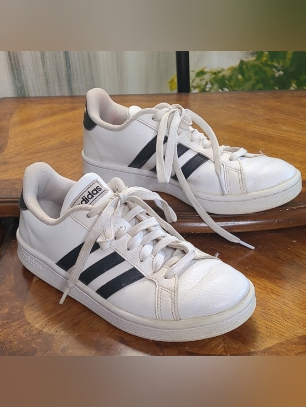 Adidas Mens 6.5 white black classic athletic sneakers